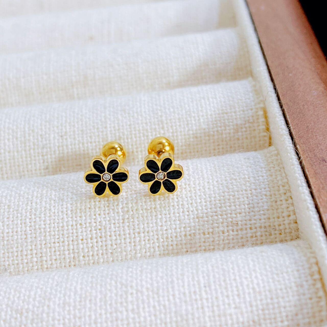 Black Daisy